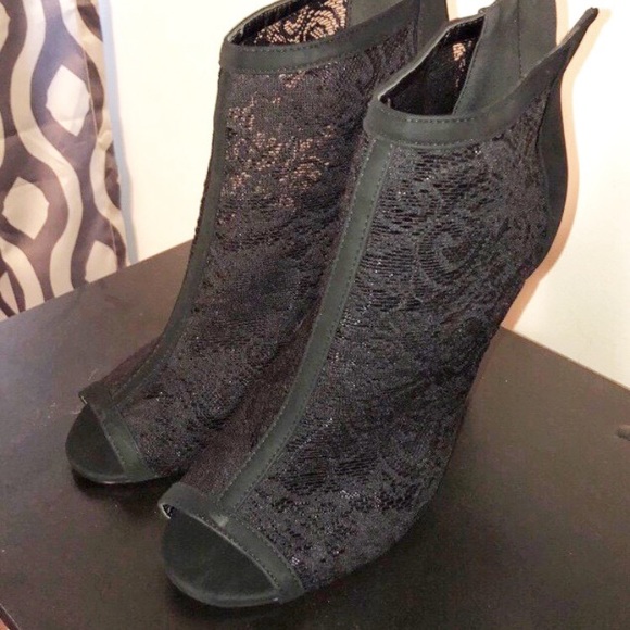 Lace peep toe ankle booties - Picture 3 of 3